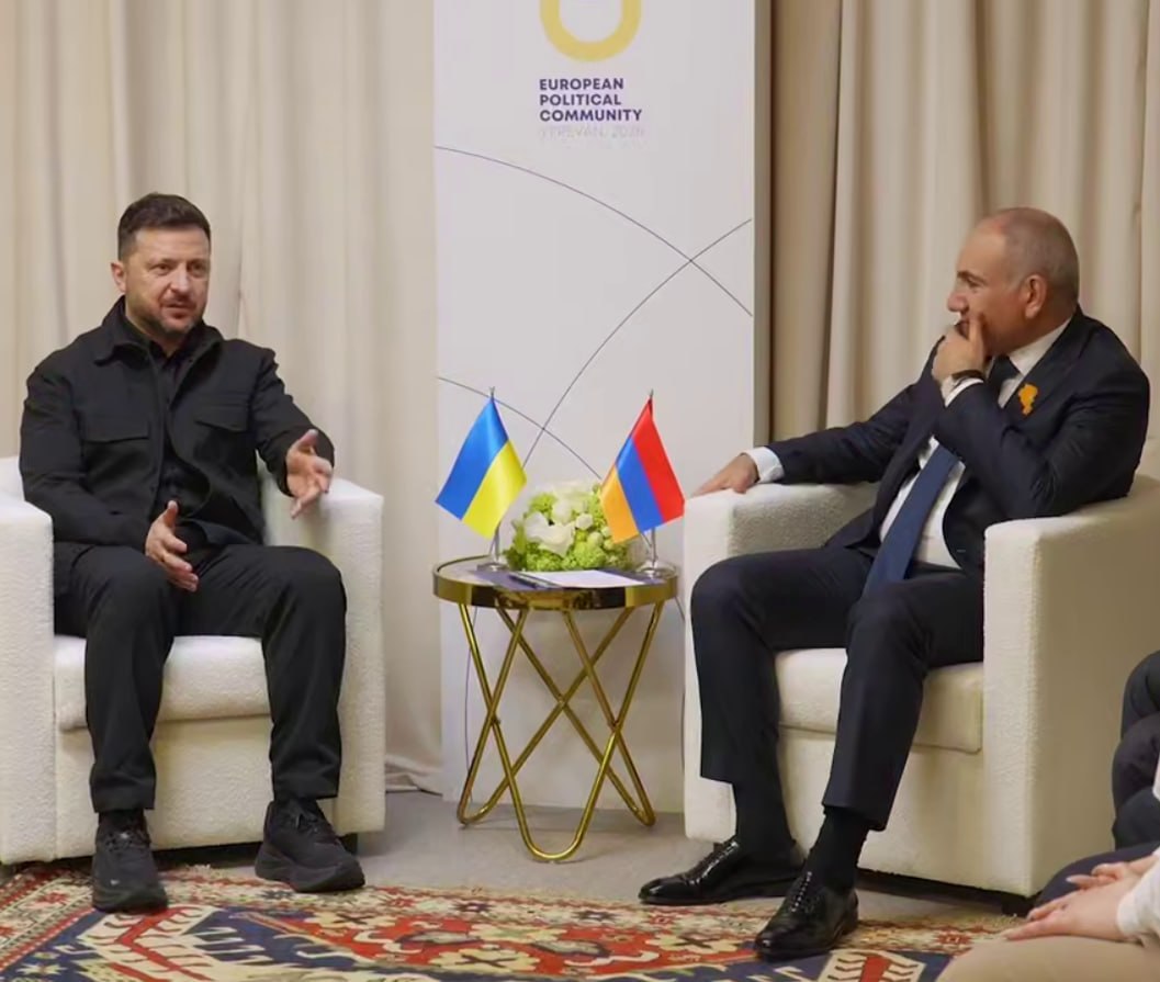 Медведев о встрече Зеленского и Пашиняна в Ереване: два русофоба с плохим английским под камеру